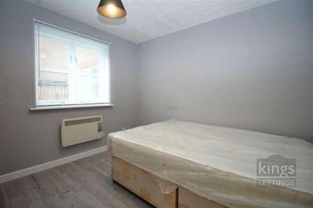 Harrier Way, London, E6 - Photo 3