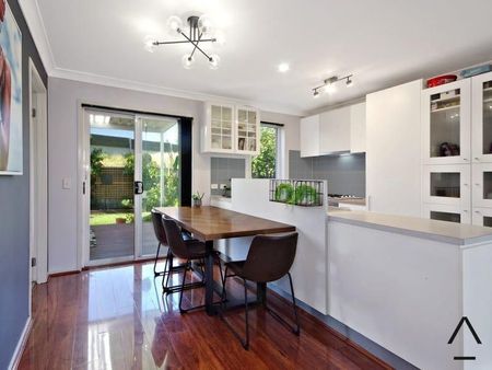 Stylish Duplex Offering Comfort and Convenience - Photo 2