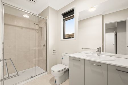 20 Gaston Loop, Officer VIC 3809 - House For Rent | Domain - Photo 4