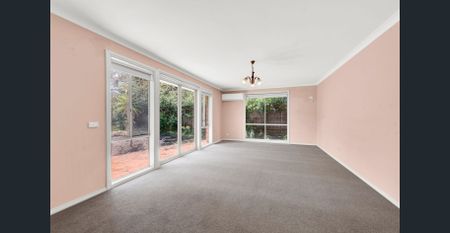 SPACIOUS 4 BEDROOM FAMILY HOME! - Photo 3