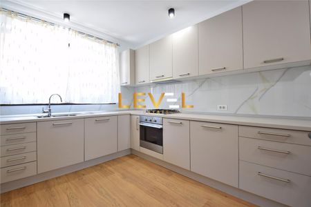 [VIDEO] Renovated Villa with Garden 10 Minutes to Herastrau Park Pipera - Photo 3