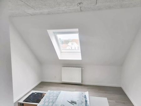 Lyst rækkehus med moderne indretning og dejlig have - Foto 2