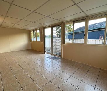 Fresh & Bright 3 Bedroom Home - Photo 4