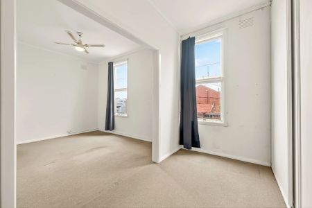 3-Bedroom Home with Terrace in Vibrant Location - Photo 5