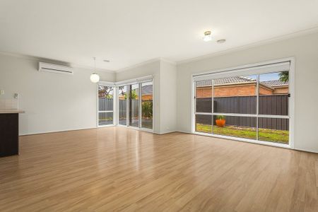 Bright and Spacious Family Home in Prime Location - Photo 4