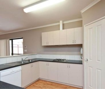 Private Home in Great Location - Photo 4