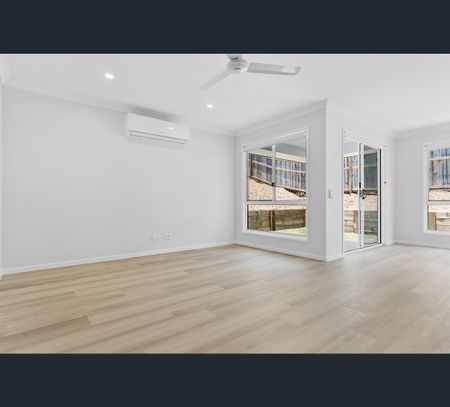 1/8 Garden Pl, Nambour, Qld 4560 - Photo 2