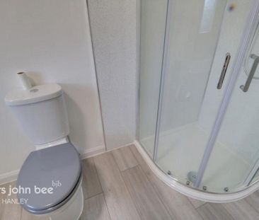 2 bedroom semi-detached house to rent - Photo 6