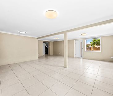 Large Family Home with Pool – Flexible Living & Multiple Spaces - Photo 1