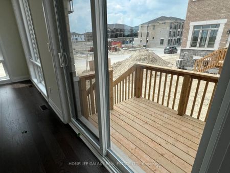 Condo Townhouse For Lease | E9231461 - Photo 3
