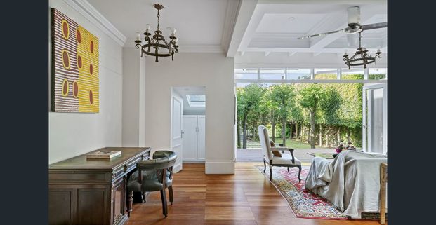 LUXURIOUS FOUR BEDROOM HOME WITH DOUBLE PARKING IN THE HEART OF WOOLLAHRA - Photo 1