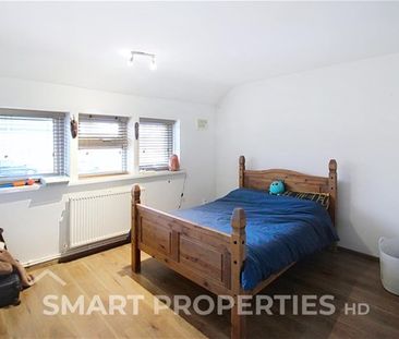 Thorp Pyn Croft, Huddersfield - Photo 2