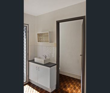 Two Bedroom Unit in West Gladstone - Photo 4