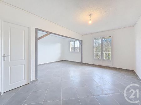 Location Appartement 4 pièces 63m² LA CHAPELLE ST LUC 10600 - Photo 2