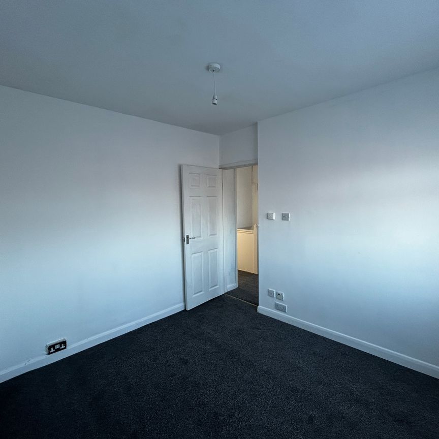 Lee Gardens, Smethwick, B67 - Photo 1