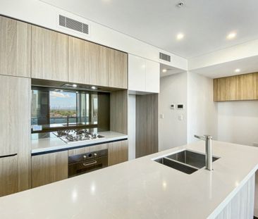 Stunning 2 Bedroom Apartment With City Views! - Photo 4