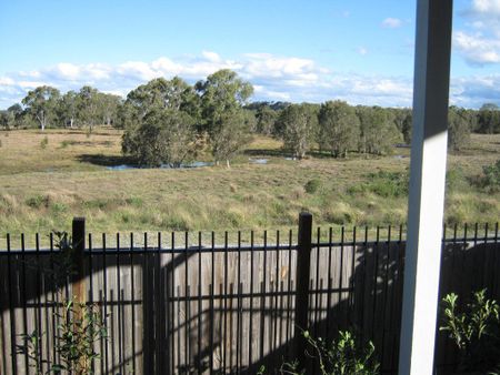 PET FRIENDLY! MODERN 3 BEDROOM TOWNHOUSE NEAR NORTH LAKES! - Photo 5