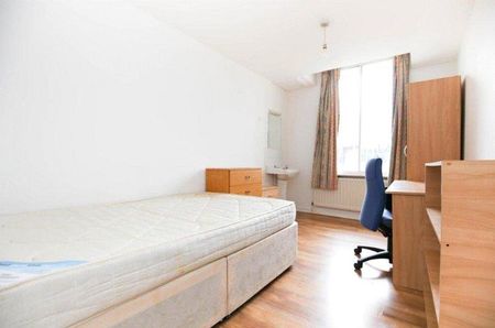 4 bedroom property to rent - Photo 2