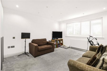 7 bedroom detached house to rent - Photo 2