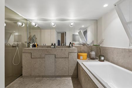 Location Appartement 5 pièces Meublé 206m² PARIS 6ème - Photo 5