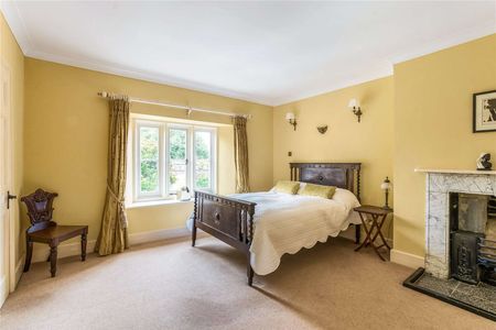 Converted Grade II* listed apartment set in this country house - Photo 4