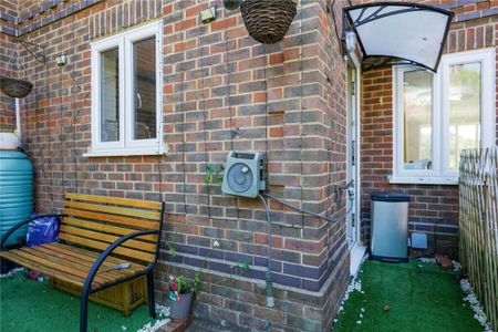 3 Bed Terraced House, The Brookmill, RG1 - Photo 5