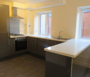 High Street - Photo 4