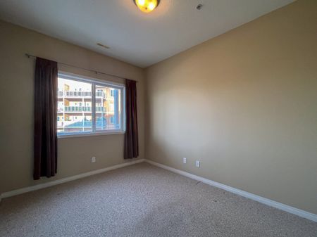 Spacious 1 Bed + Den In Clareview | Ac & Underground Parking | Heat & Water Included - Photo 4