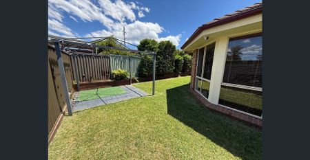 Picture Perfect Family House - 4 Beds + Study ! - Photo 4