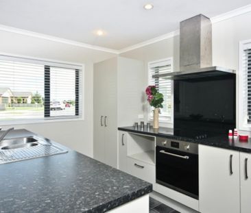 Well presented family home in Huntington - Photo 4