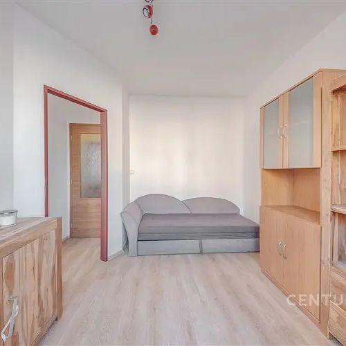 Moderní 2+1 s balkonem a garáží | 7 min od metra Rajská zahrada - Photo 1