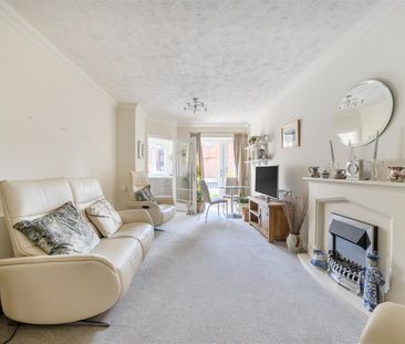 Avonbank Lodge, Newbury - Photo 1