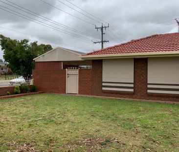 HOME IN PERFECT LOCATION ! - Photo 5