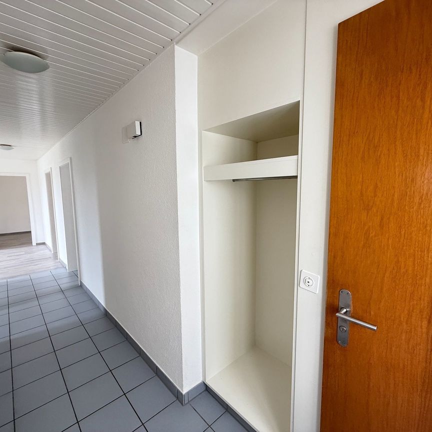 Rez de chaussée - Appartement pratique et abordable avec place de parc et JARDIN COMMUN - Foto 1