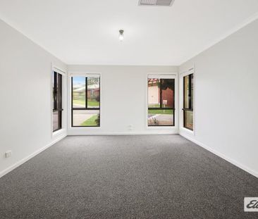 Private estate living! - Photo 2