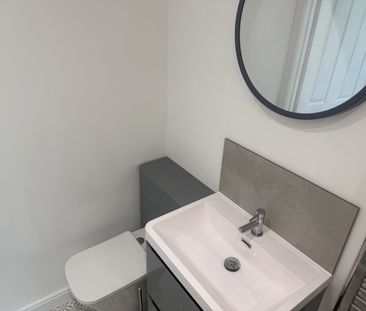 One-Bedroom House share - Photo 2