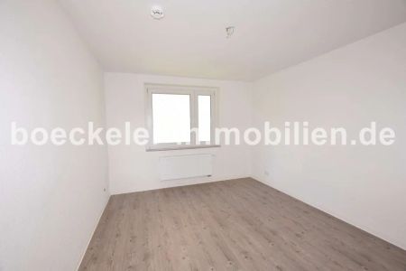 Sanierte 2-Raum-Wohnung mit Einbauküche mitten in Zeitz - Photo 5