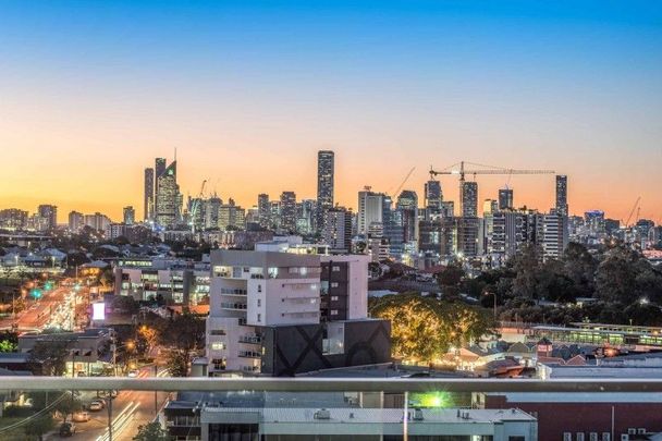 Stylish One-Bedroom Apartment - Photo 1