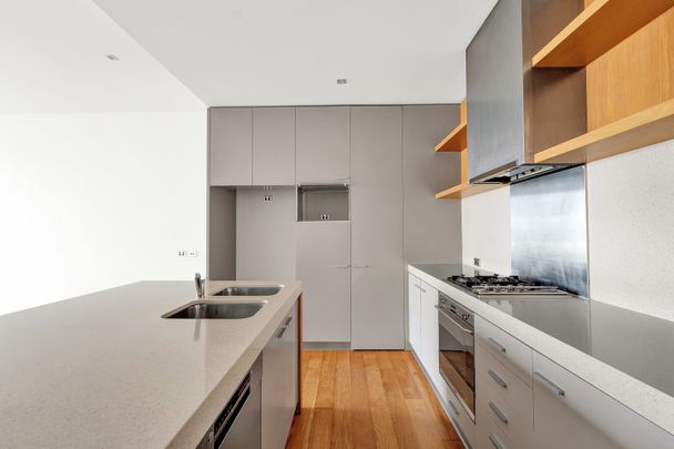 WATERFRONT APARTMENT - Photo 1