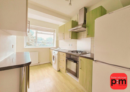 3 bedroom semi-detached house to rent - Photo 3