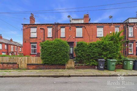 2 bedroom terraced house to rent - Photo 2