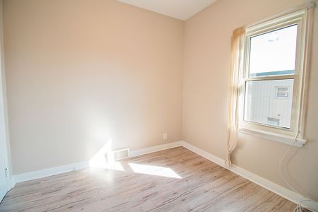 **WELLAND** SPACIOUS 2 BEDROOM APARTMENT FOR RENT!! - Photo 2