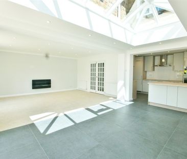 West Common Close, Gerrards Cross, Buckinghamshire,SL9 - Photo 1