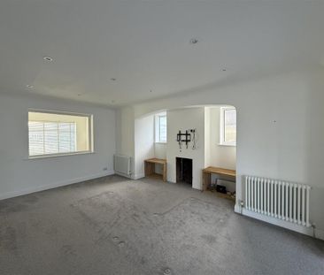 4 bedroom detached house to rent - Photo 4