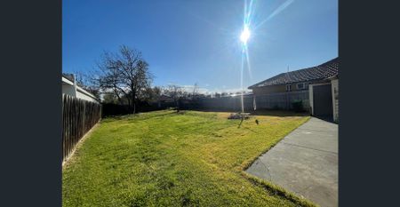 SUPERBLY LOCATED GEM IN SUNSHINE WEST - Photo 3