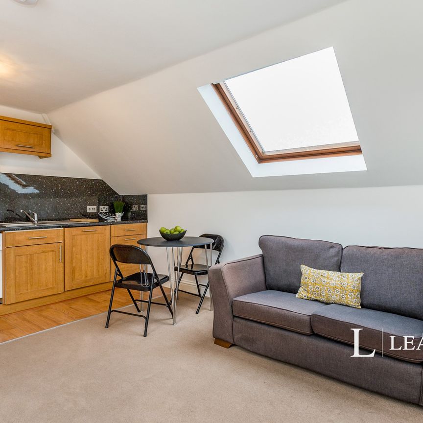 2 bedroom apartment to rent New Street, Horsham, West Sussex, RH13 - Photo 1