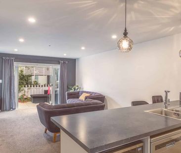 Easy Living In Edgeware - Photo 1