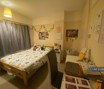 4 bedroom semi-detached house to rent - Photo 6