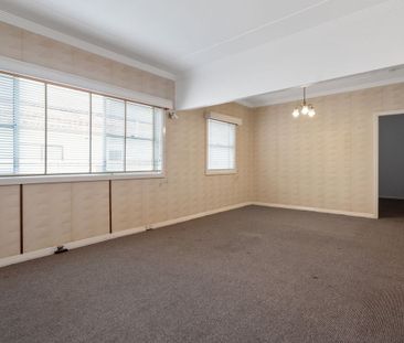 NEAT & TIDY, THREE BEDROOM HOUSE, IN CENTRAL LOCATION - WATER USAGE... - Photo 3