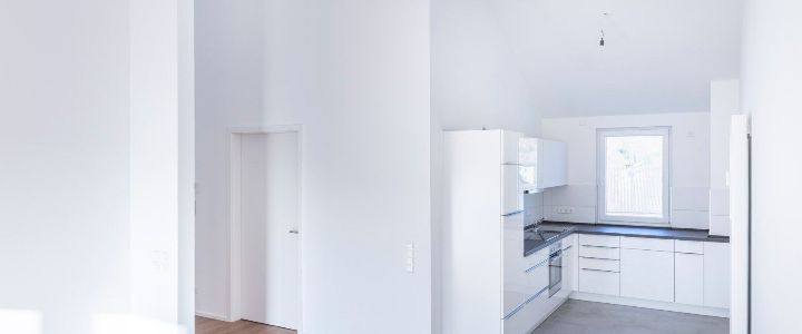 3-Zimmer-DACHGESCHOSS-TRAUM mit meterhohen Decken in der Weimarer Straße! - Photo 1